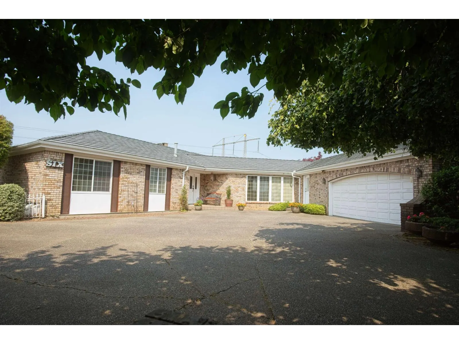 6 3737 CLEARBROOK ROAD