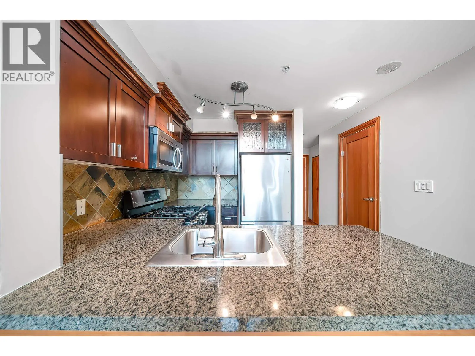 214 10 RENAISSANCE SQUARE