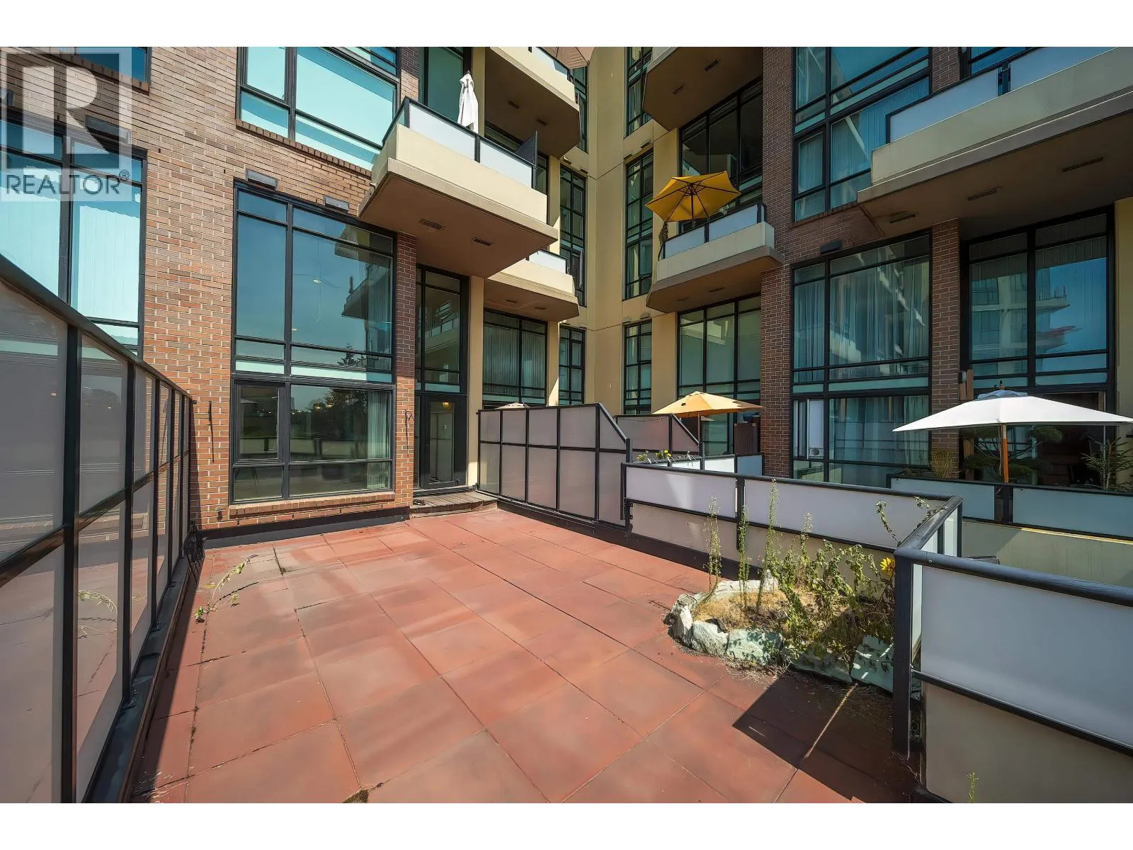 214 10 RENAISSANCE SQUARE