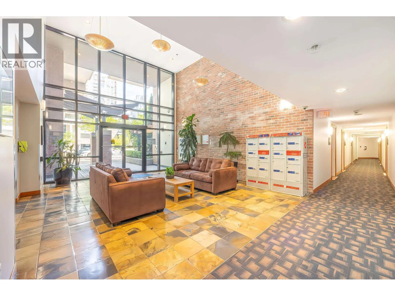 214 10 RENAISSANCE SQUARE