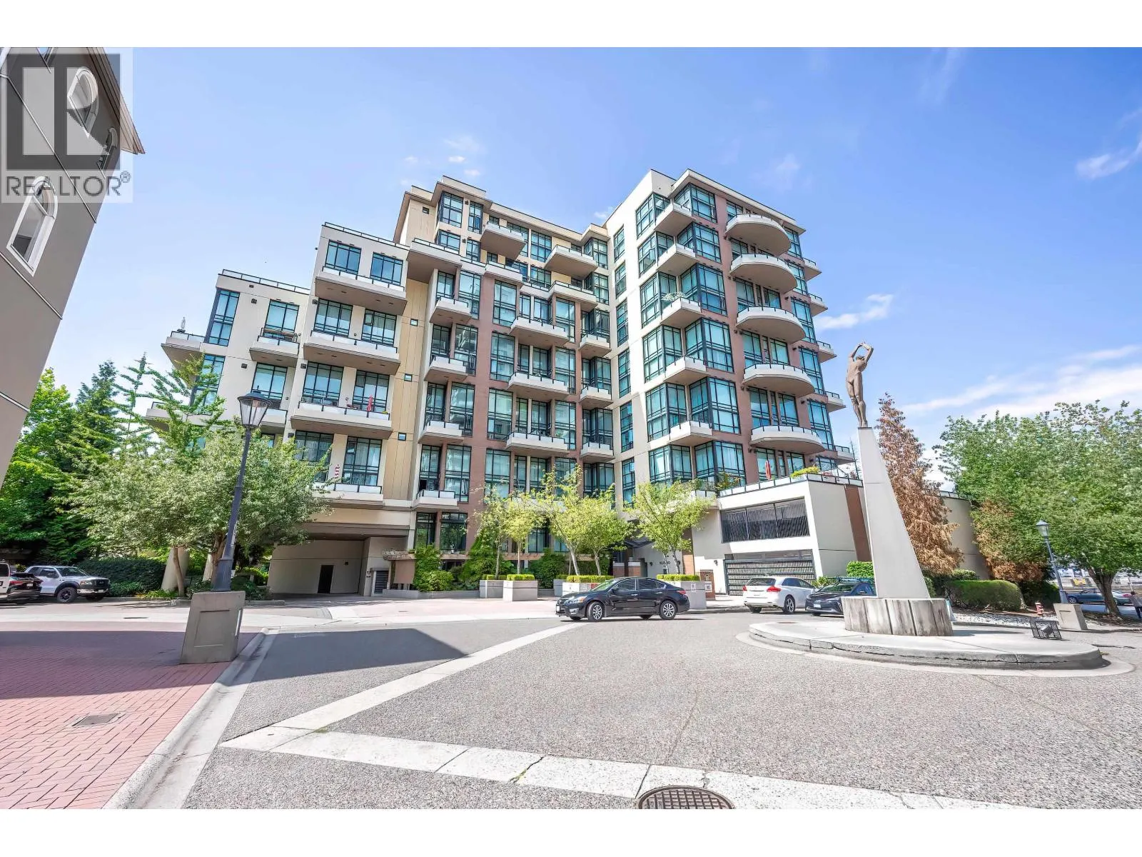 214 10 RENAISSANCE SQUARE