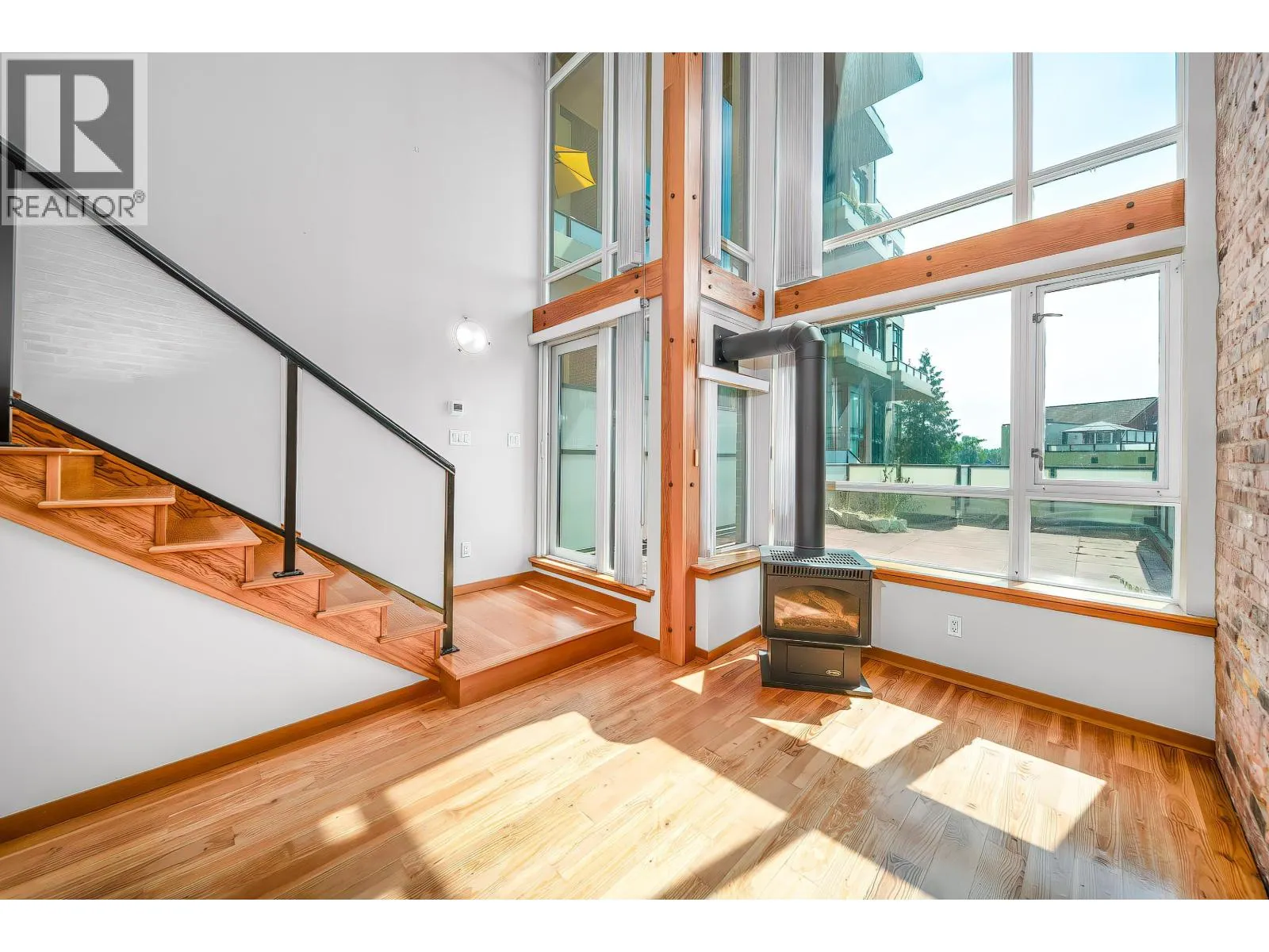 214 10 RENAISSANCE SQUARE