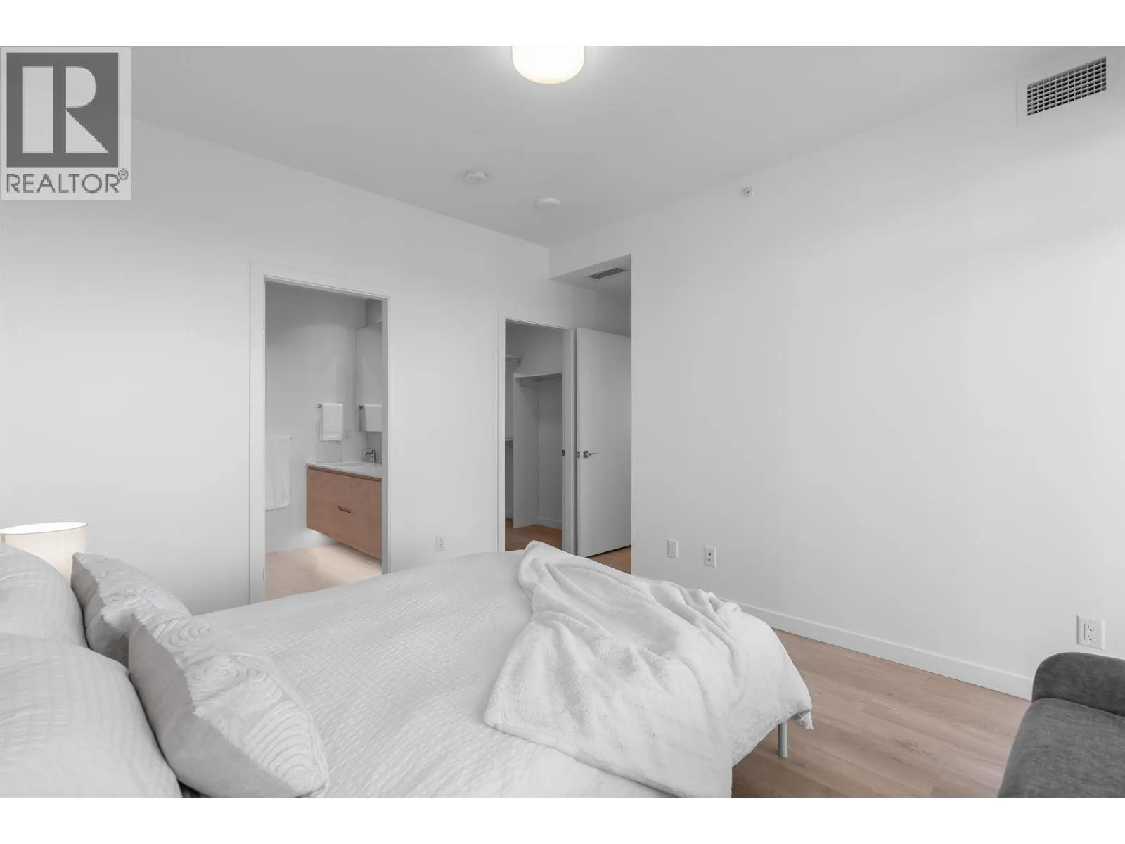 2904 660 QUAYSIDE DRIVE
