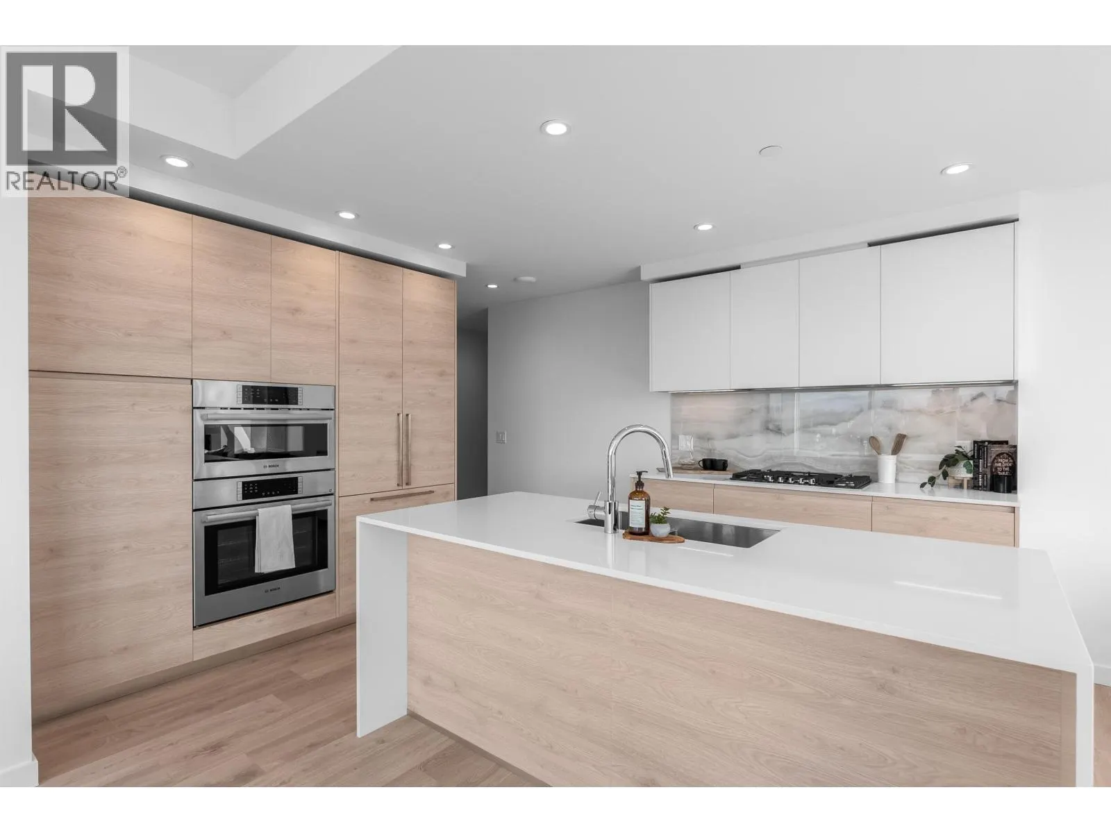 2904 660 QUAYSIDE DRIVE