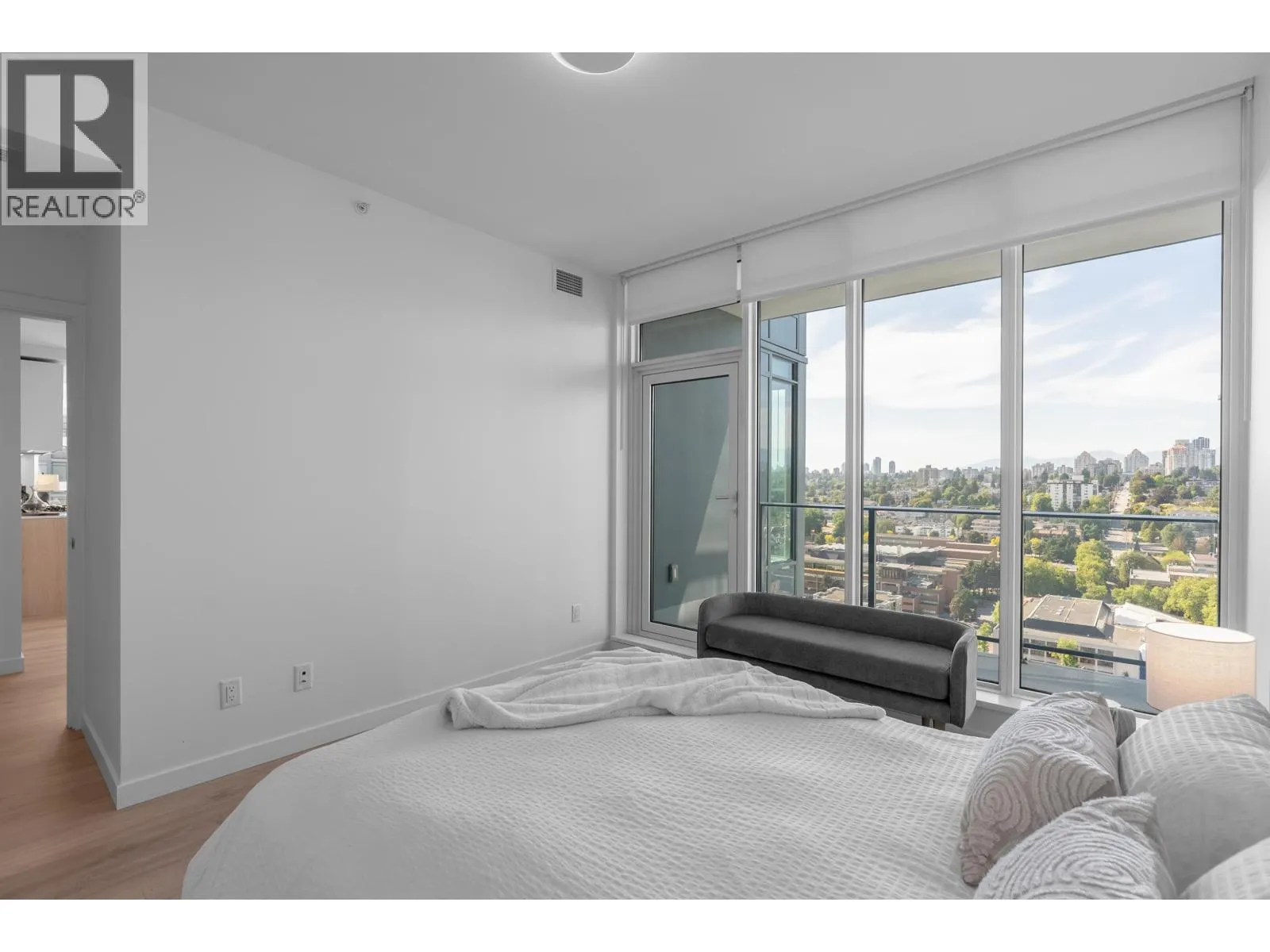 2904 660 QUAYSIDE DRIVE