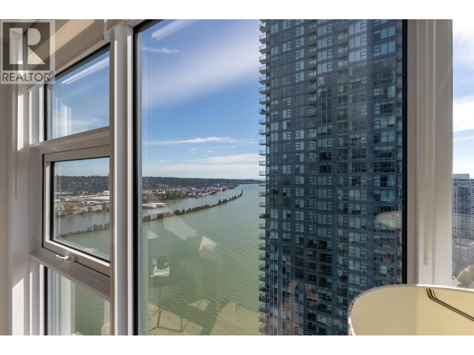 2904 660 QUAYSIDE DRIVE