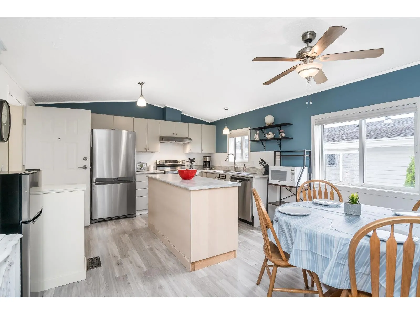 45 41168 LOUGHEED HIGHWAY
