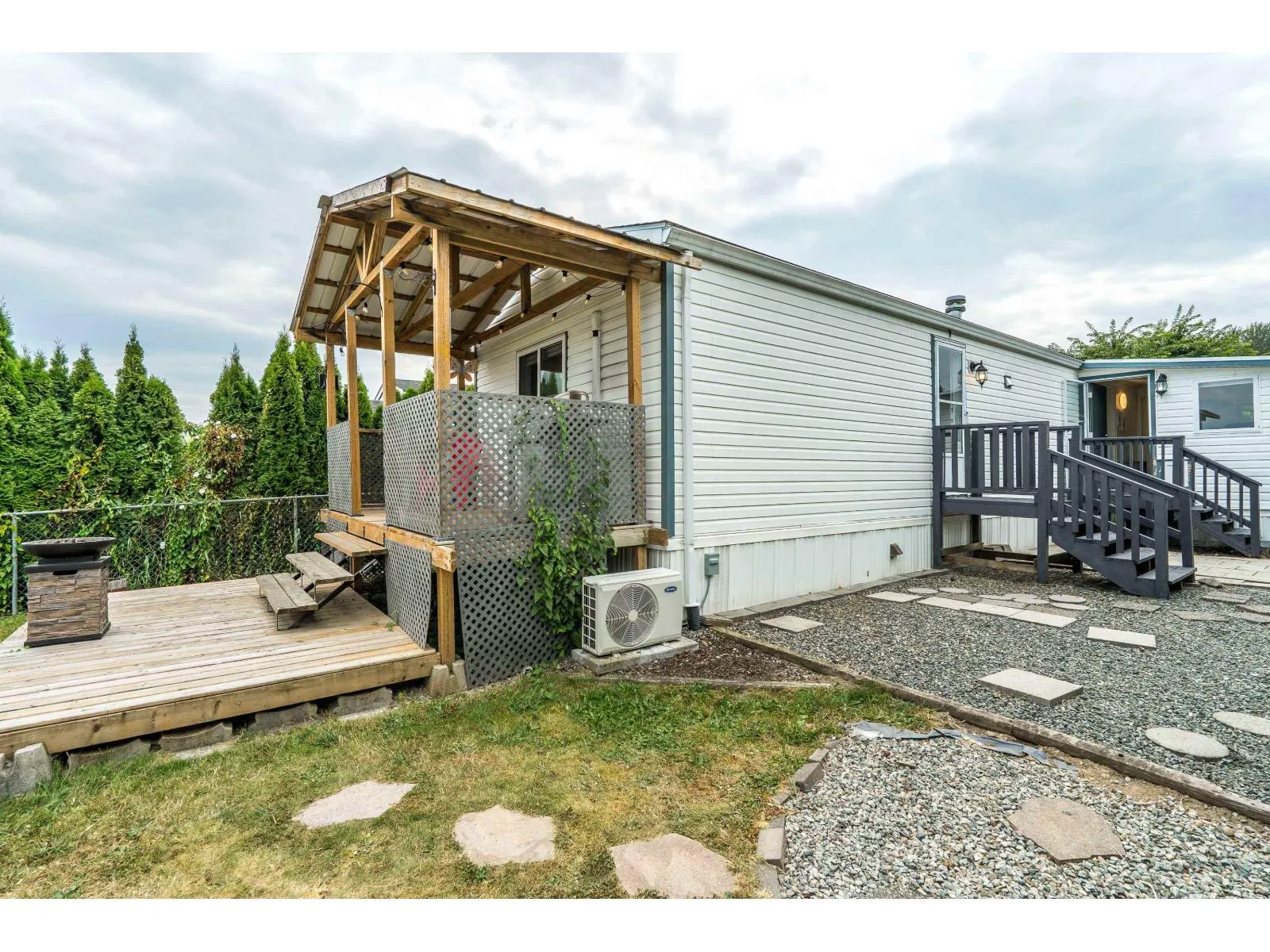 45 41168 LOUGHEED HIGHWAY