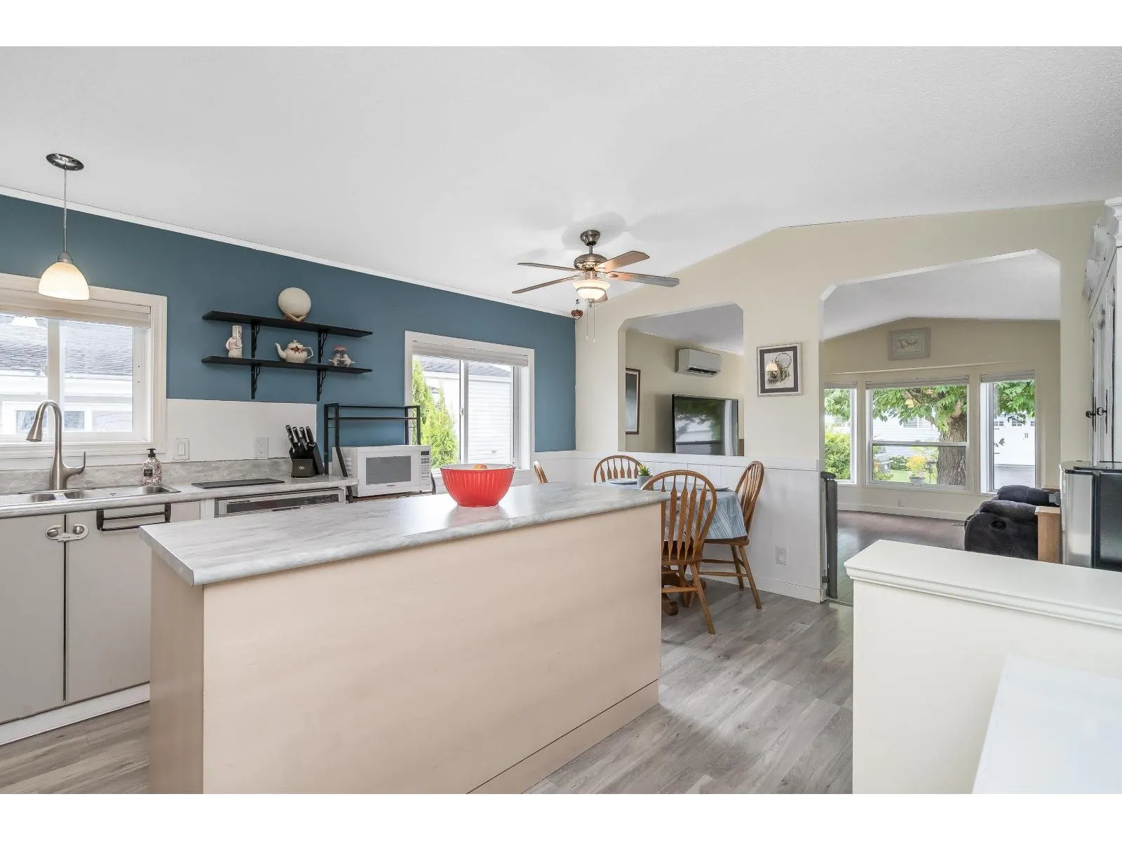 45 41168 LOUGHEED HIGHWAY