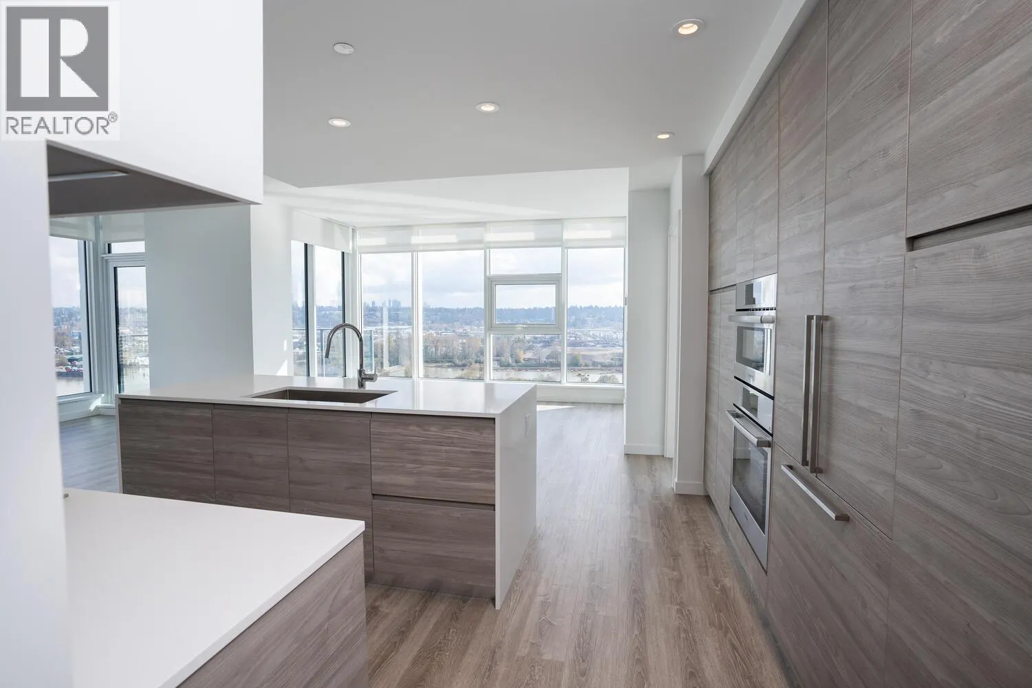 1907 680 QUAYSIDE DRIVE