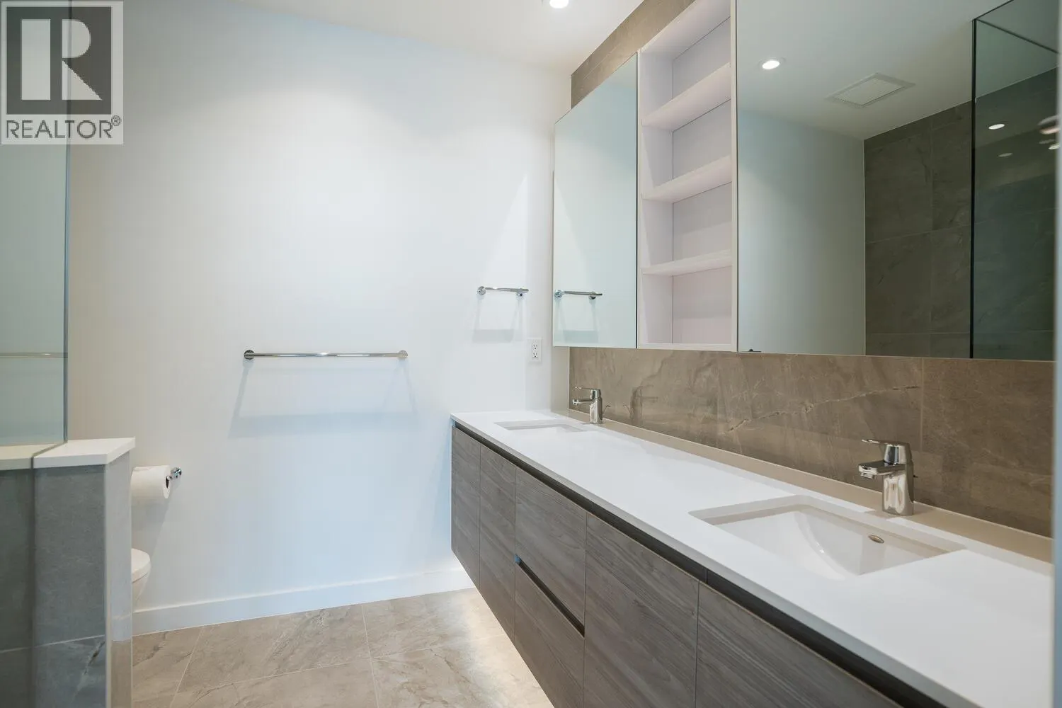 1907 680 QUAYSIDE DRIVE