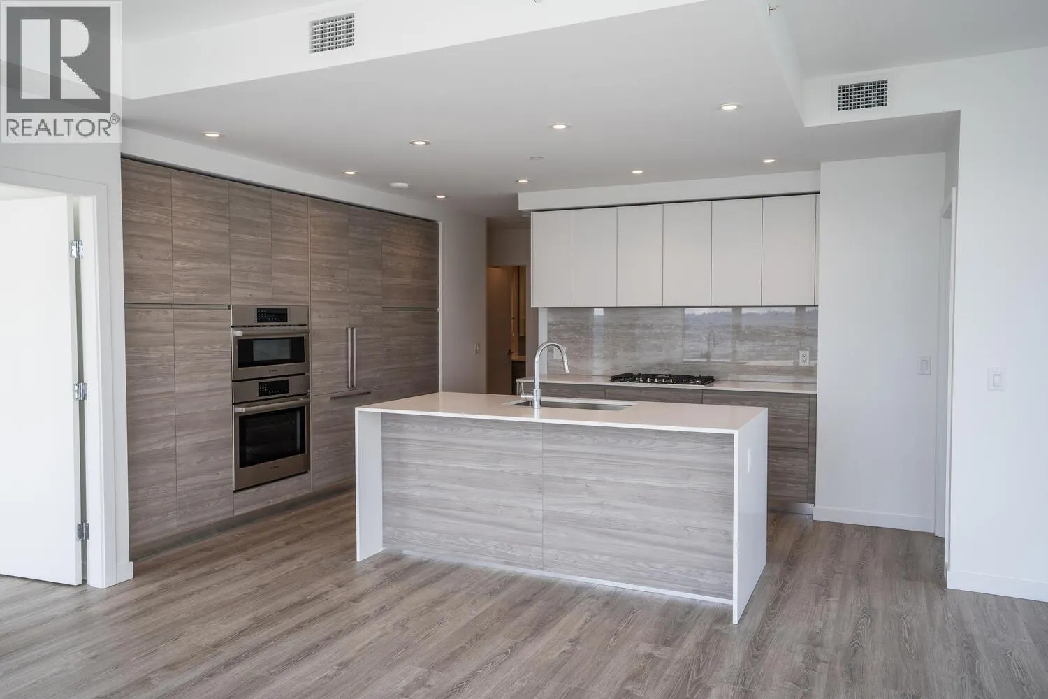 1907 680 QUAYSIDE DRIVE