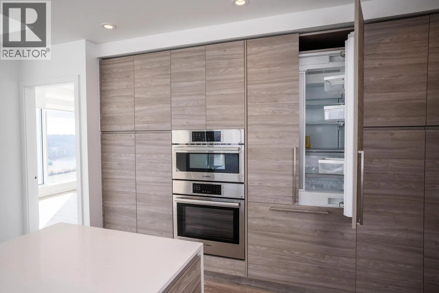 1907 680 QUAYSIDE DRIVE