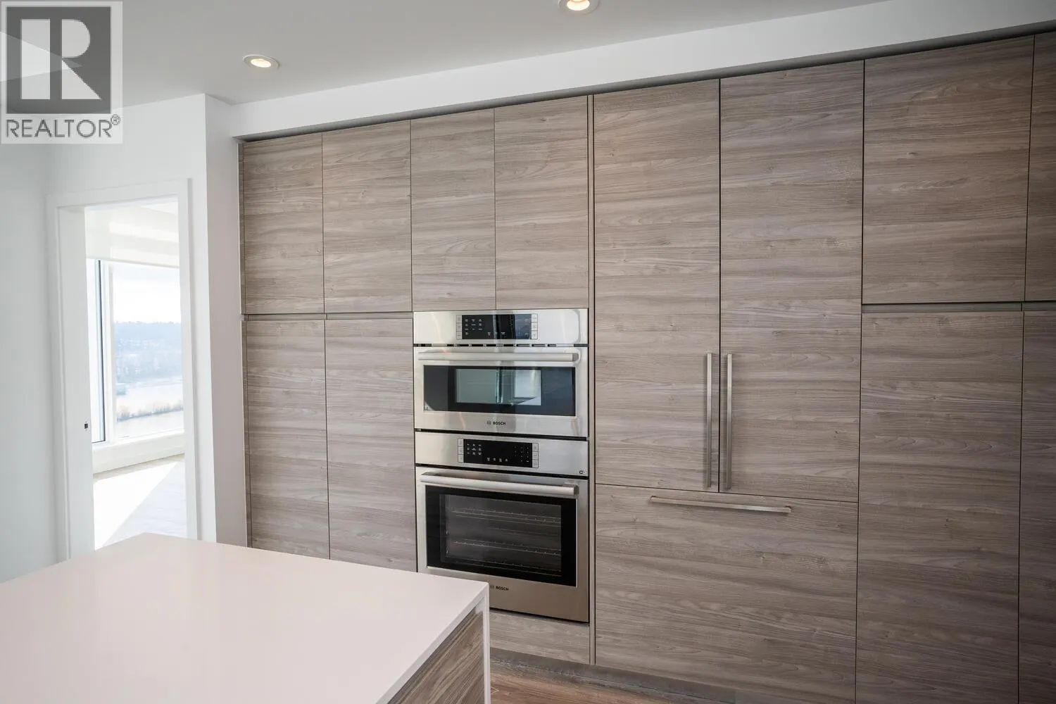 1907 680 QUAYSIDE DRIVE