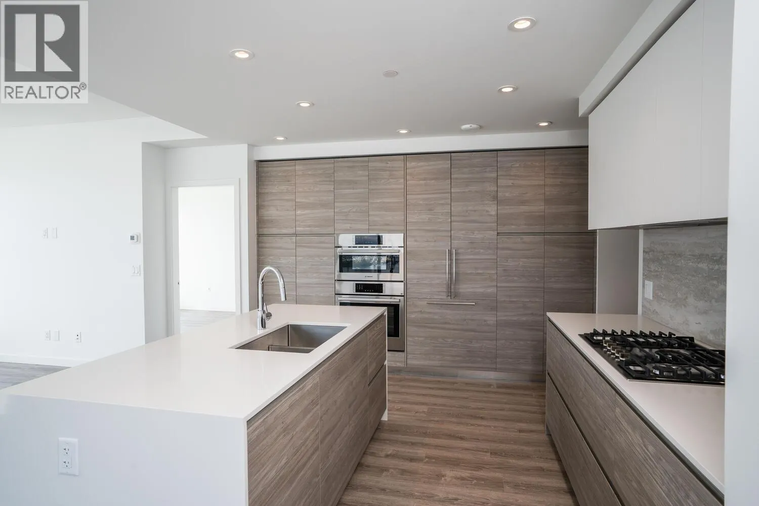 1907 680 QUAYSIDE DRIVE