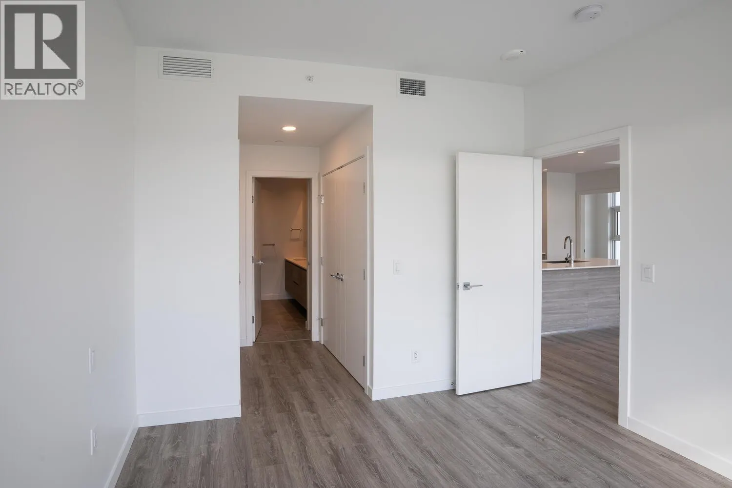 1907 680 QUAYSIDE DRIVE