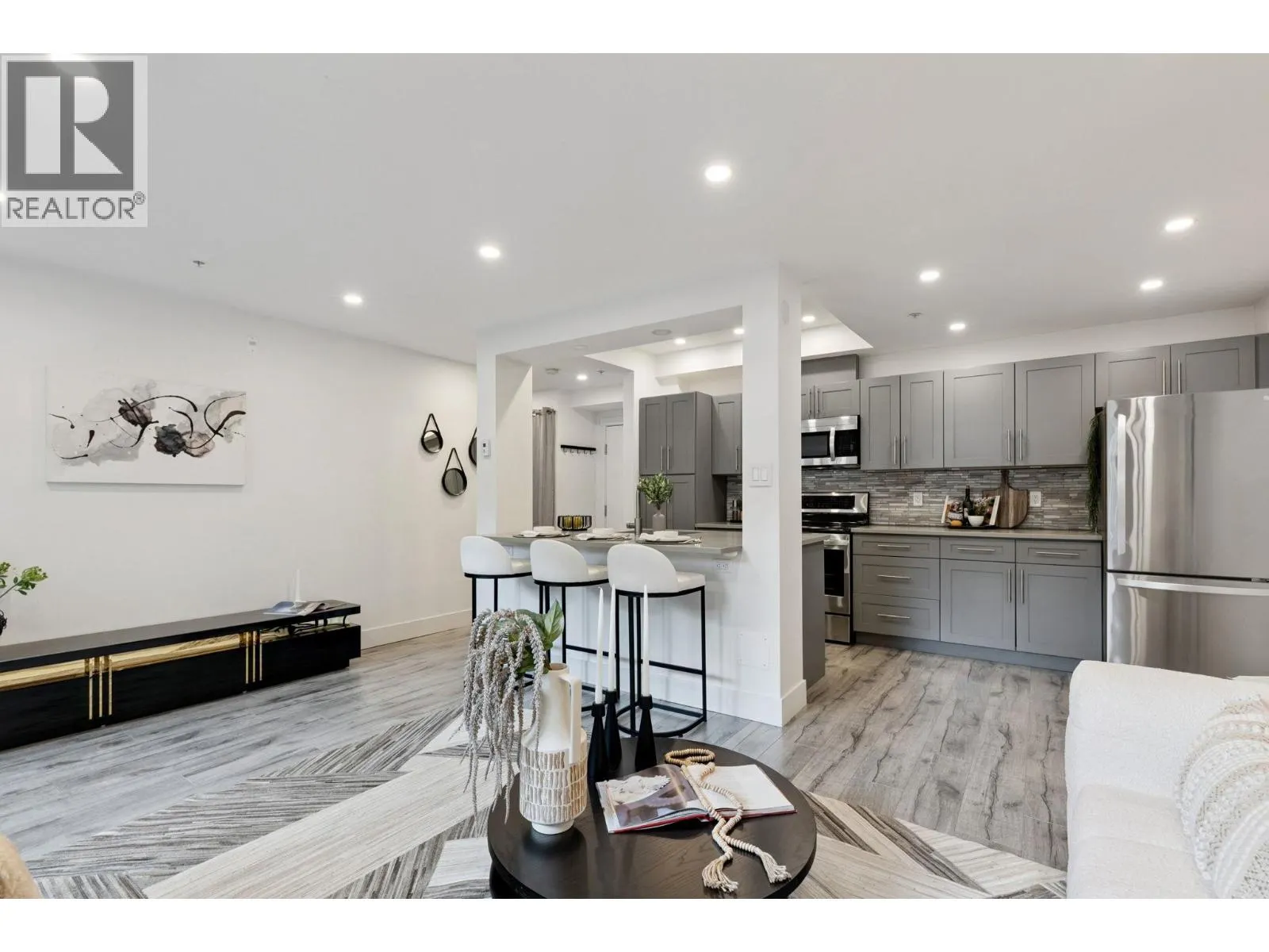 101 2036 COQUITLAM AVENUE