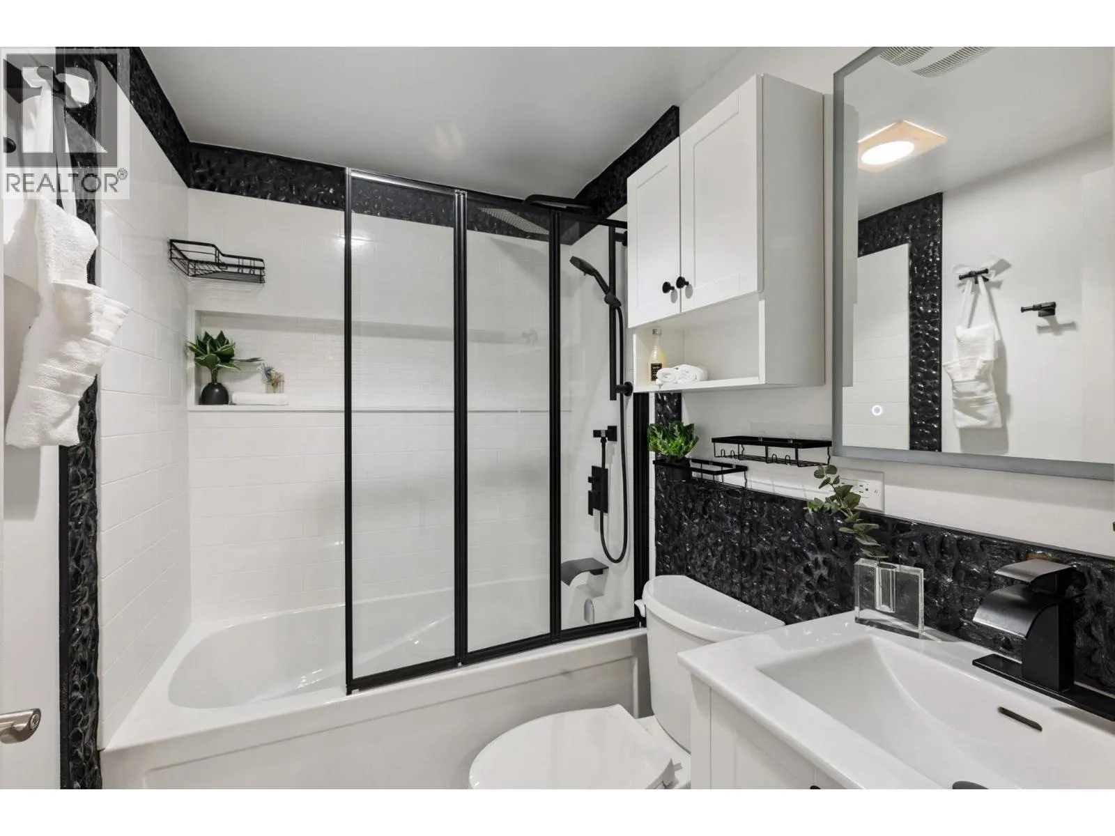 101 2036 COQUITLAM AVENUE