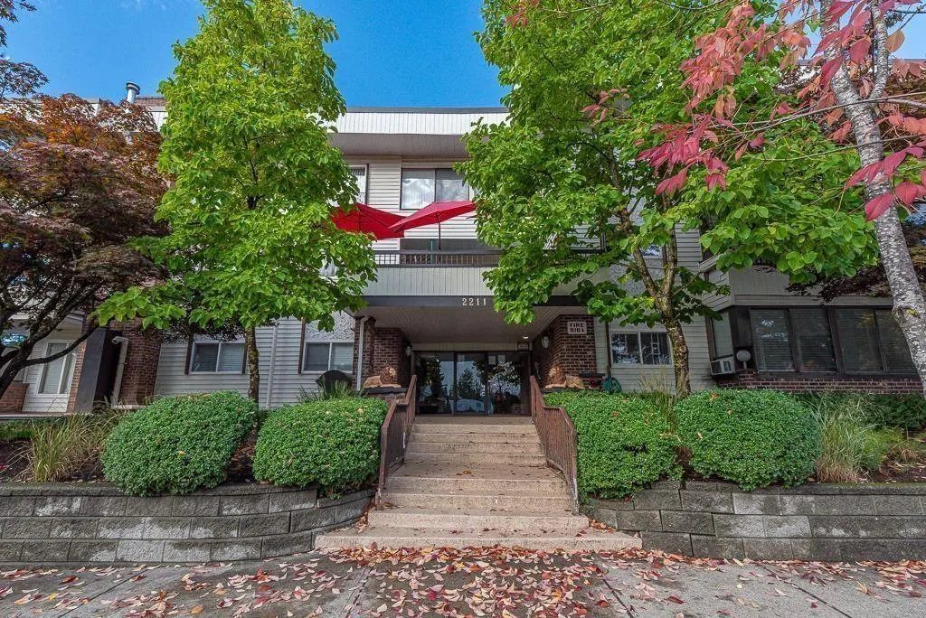 306 2211 CLEARBROOK ROAD