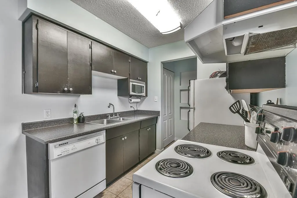 306 2211 CLEARBROOK ROAD