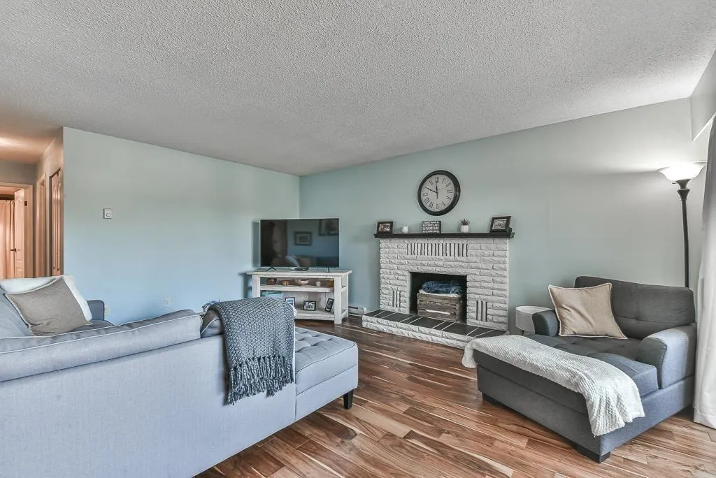 306 2211 CLEARBROOK ROAD