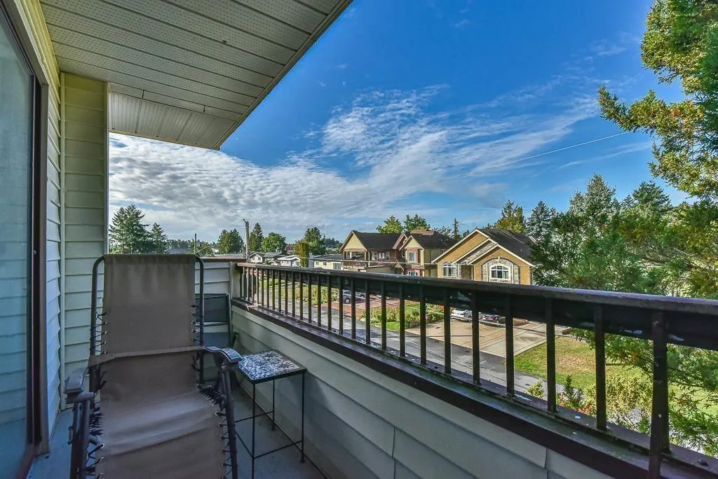 306 2211 CLEARBROOK ROAD