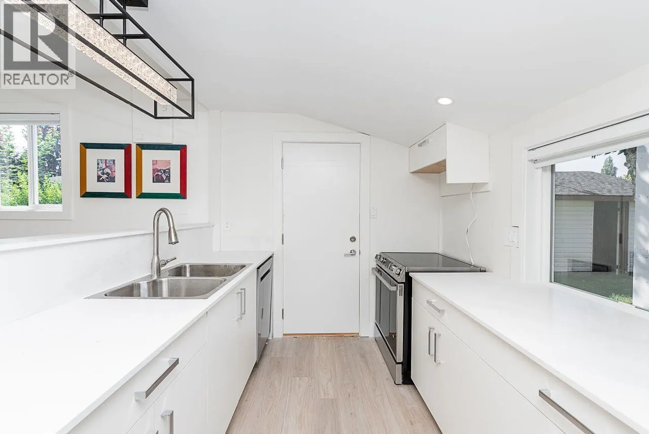 1747 SALISBURY AVENUE