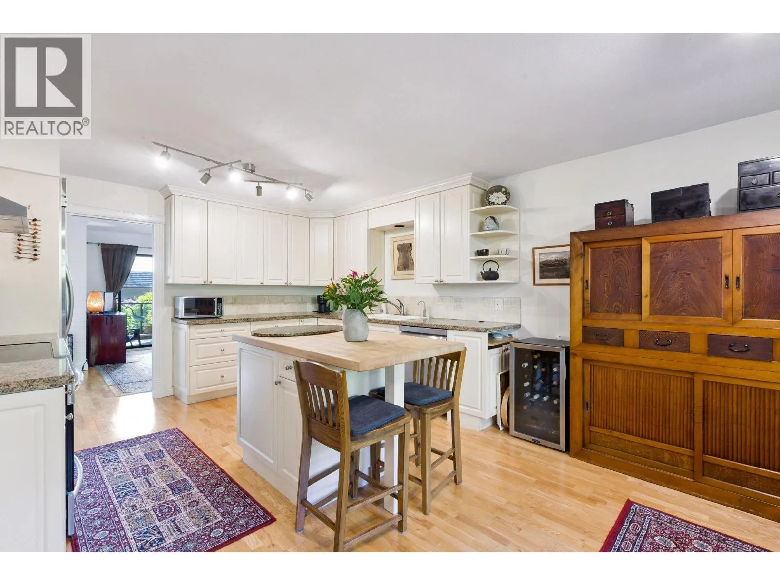 24 2214 FOLKESTONE WAY