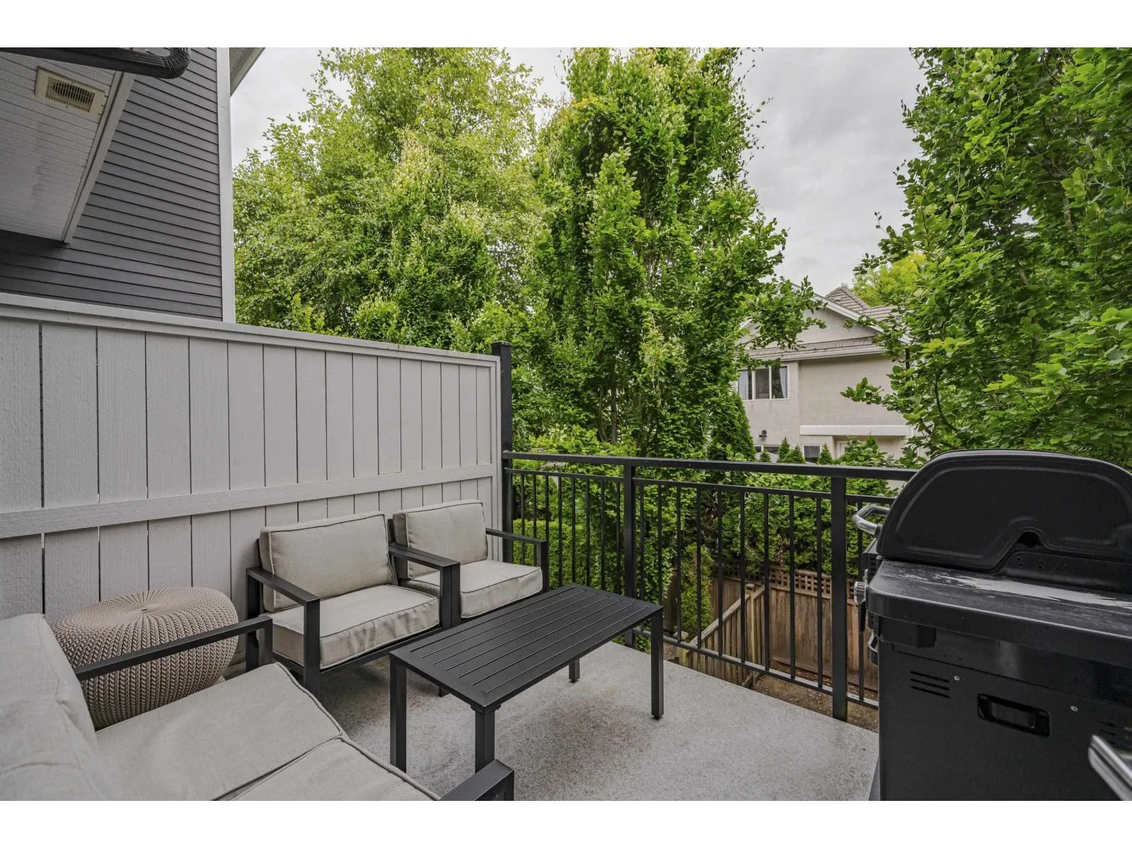18 3303 ROSEMARY HEIGHTS CRESCENT