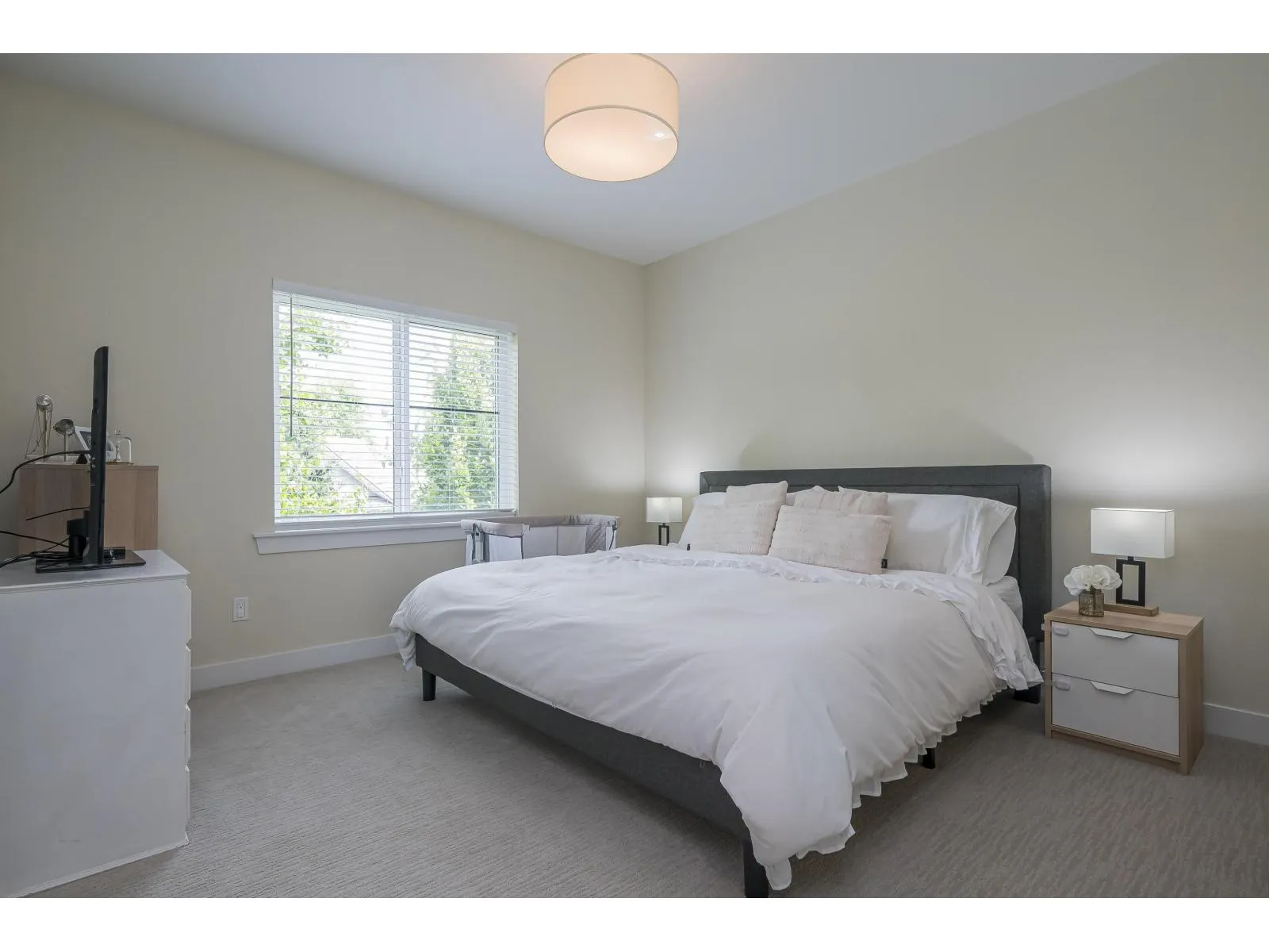 18 3303 ROSEMARY HEIGHTS CRESCENT