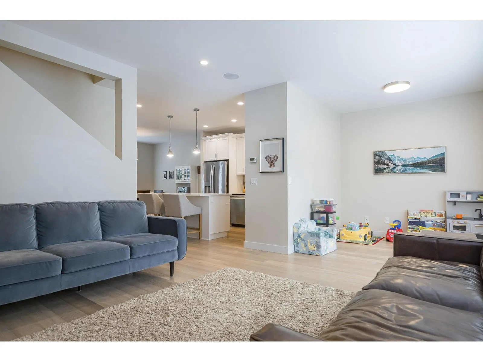 18 3303 ROSEMARY HEIGHTS CRESCENT