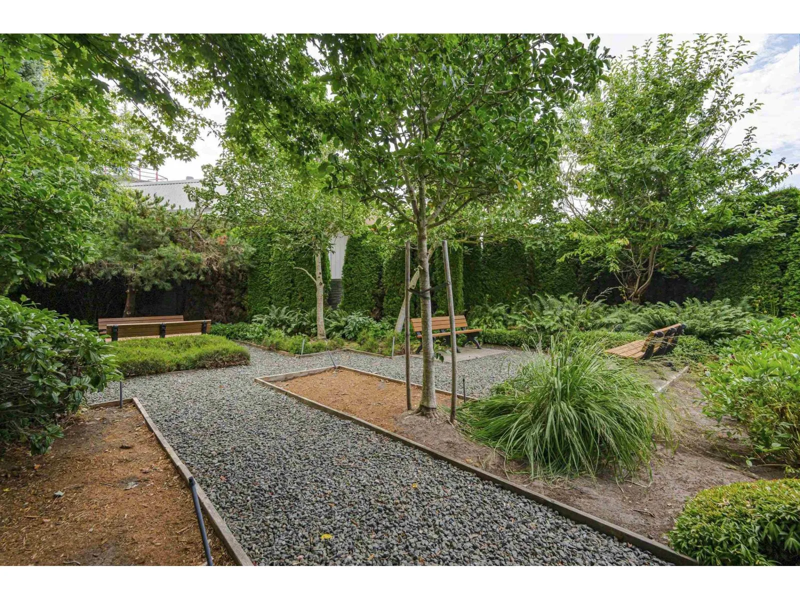 18 3303 ROSEMARY HEIGHTS CRESCENT