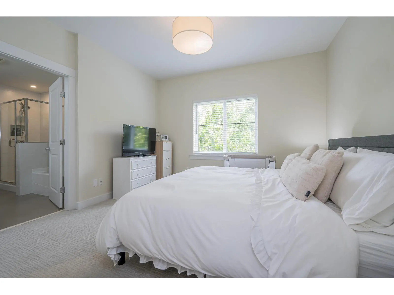 18 3303 ROSEMARY HEIGHTS CRESCENT