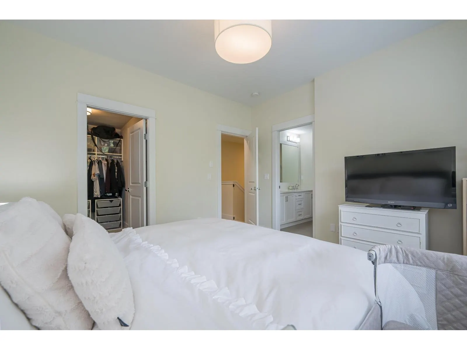 18 3303 ROSEMARY HEIGHTS CRESCENT