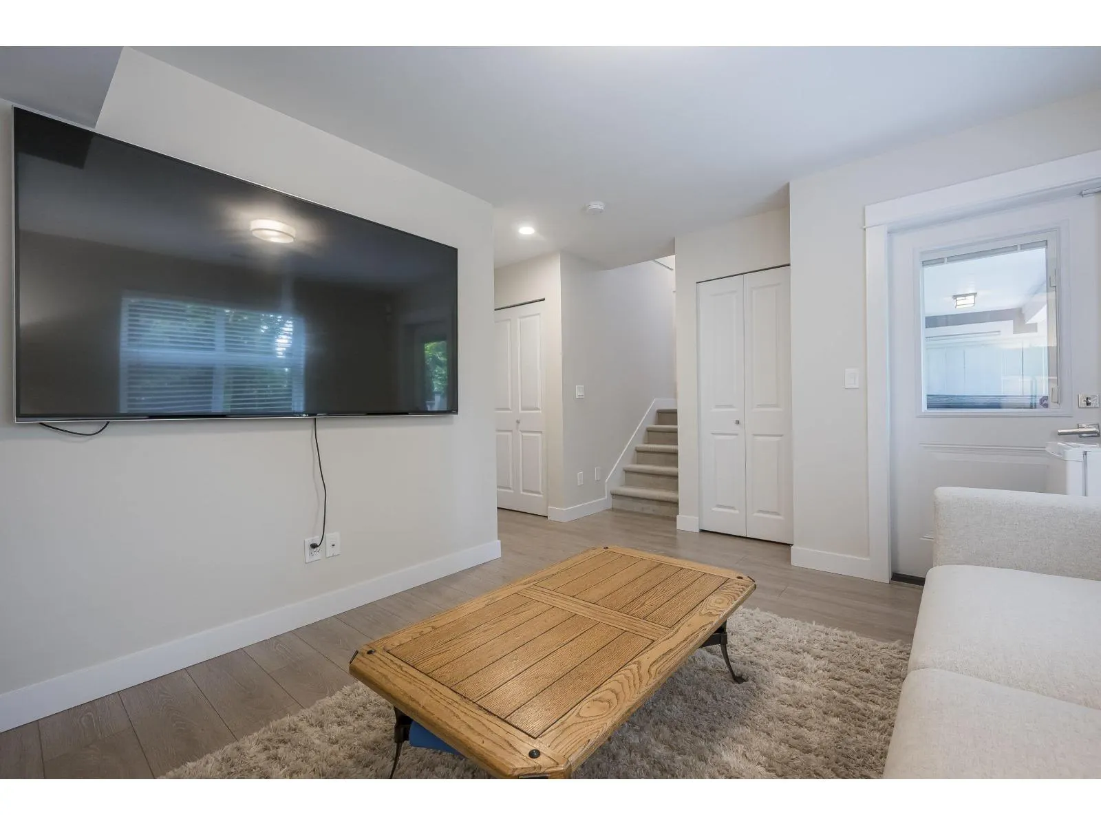 18 3303 ROSEMARY HEIGHTS CRESCENT
