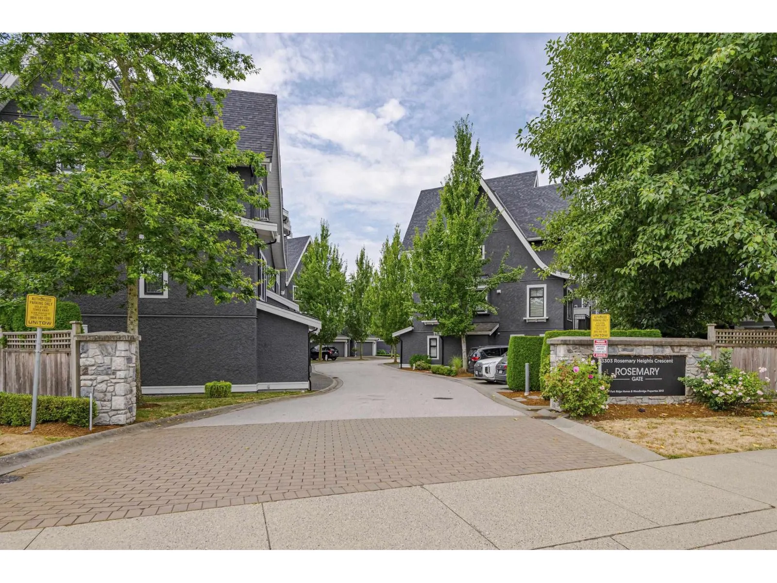 18 3303 ROSEMARY HEIGHTS CRESCENT
