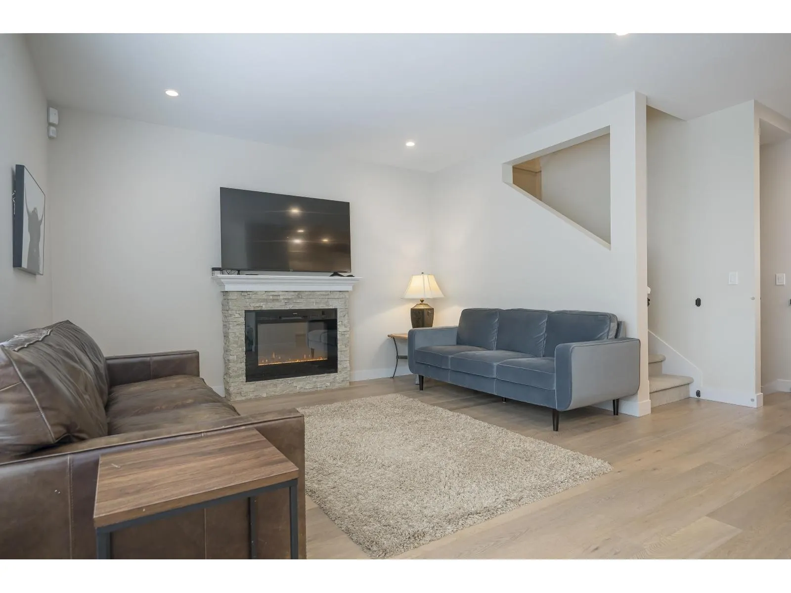 18 3303 ROSEMARY HEIGHTS CRESCENT
