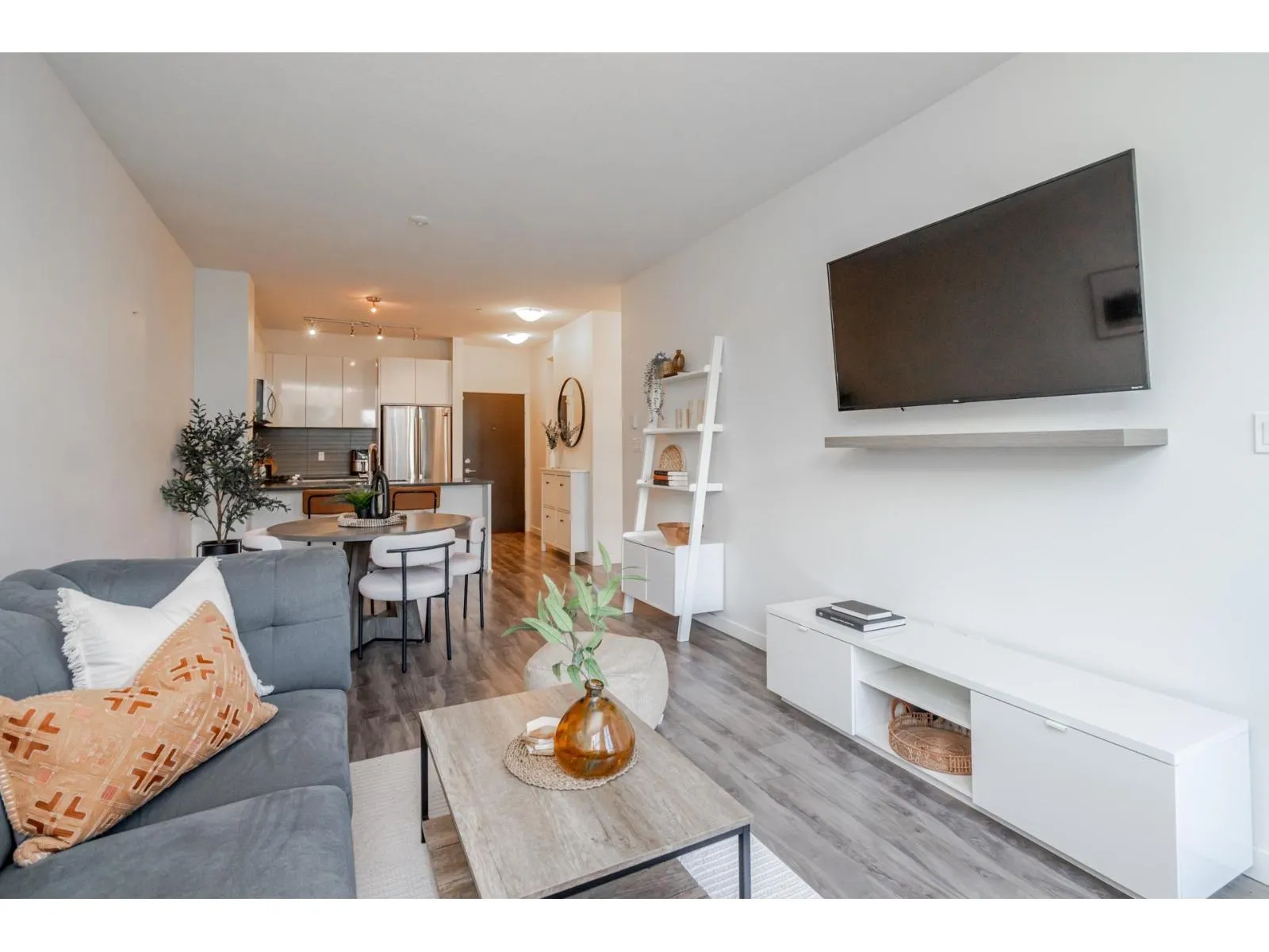 101 15137 33 AVENUE