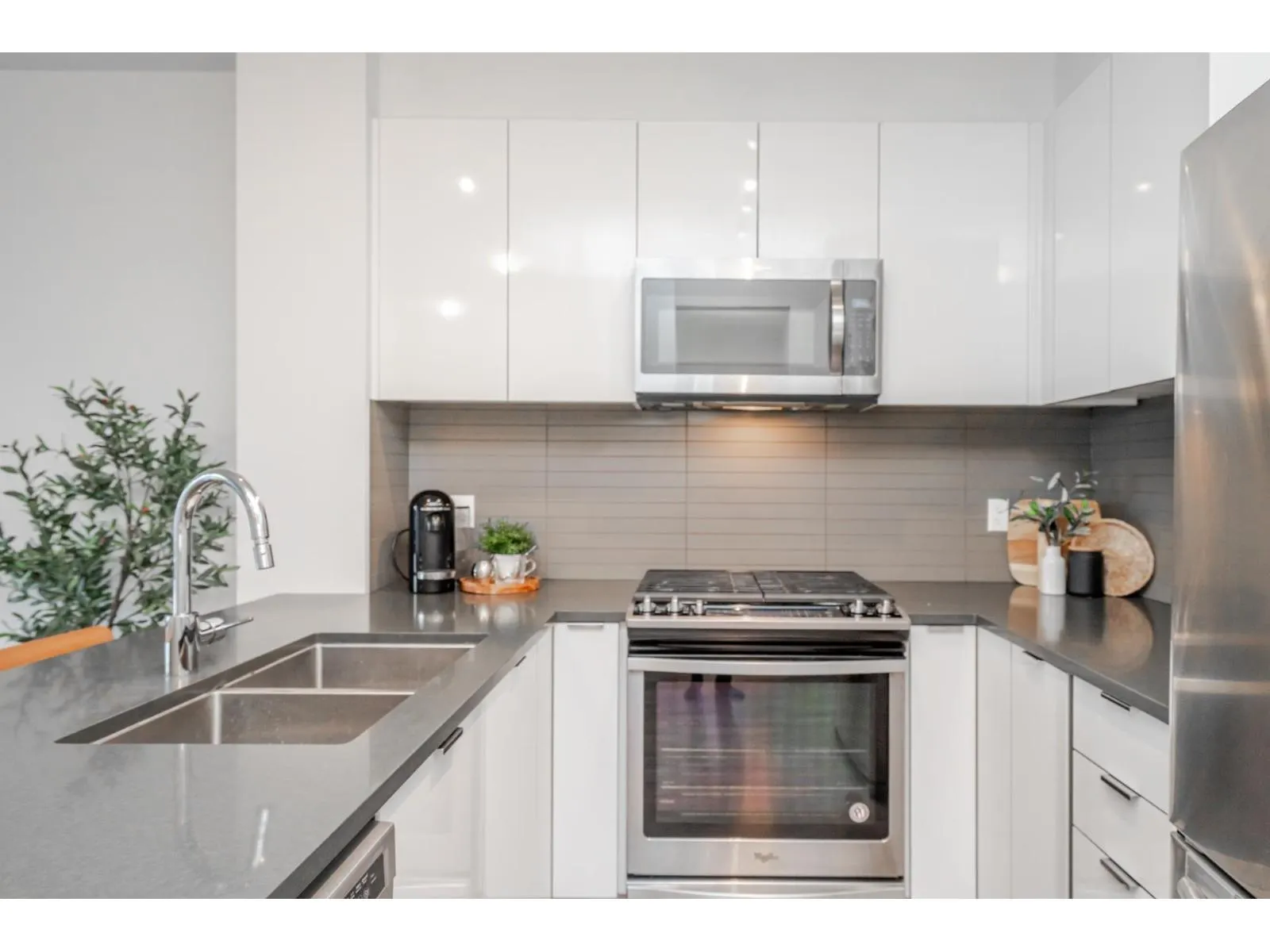 101 15137 33 AVENUE