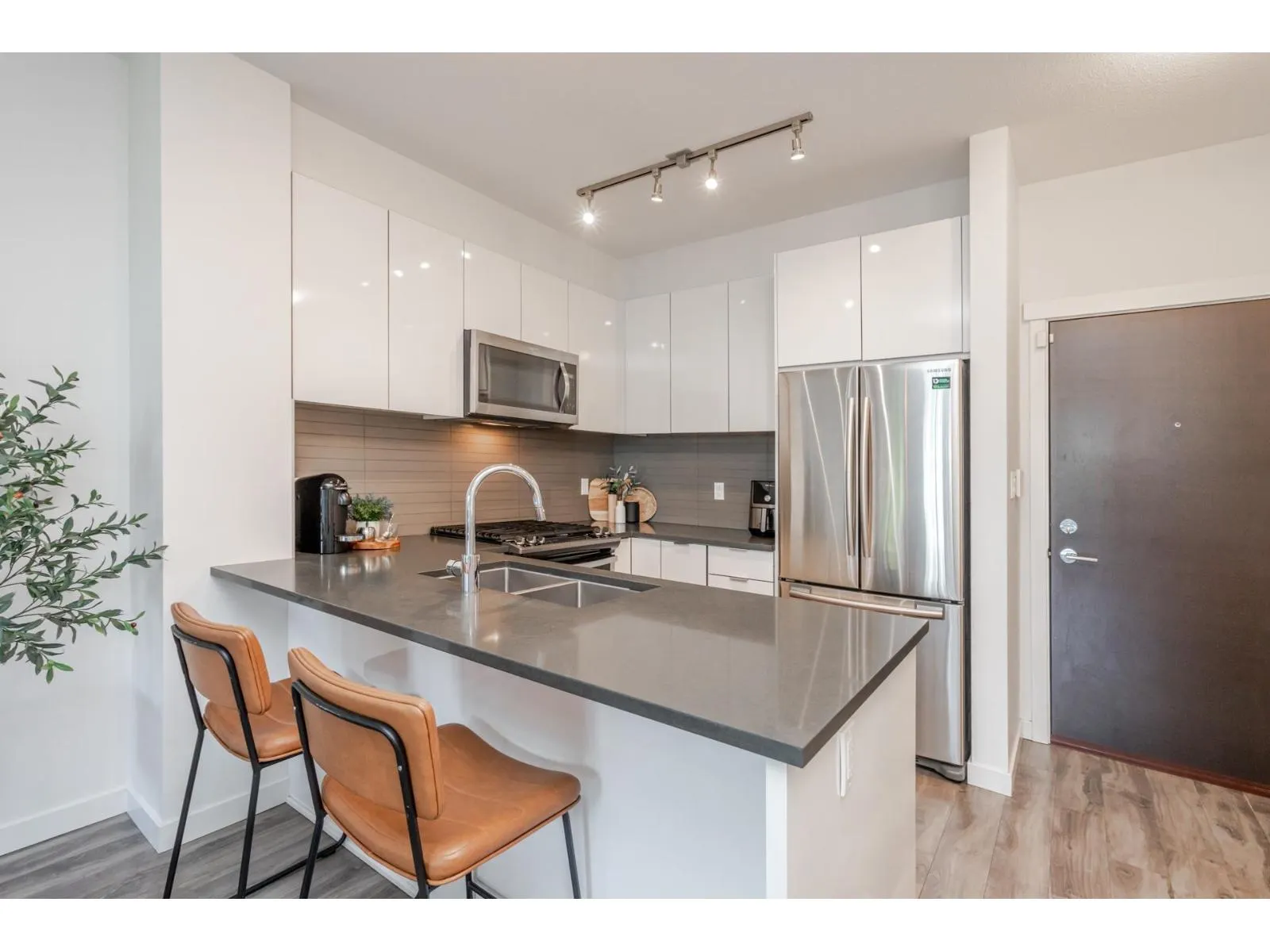 101 15137 33 AVENUE