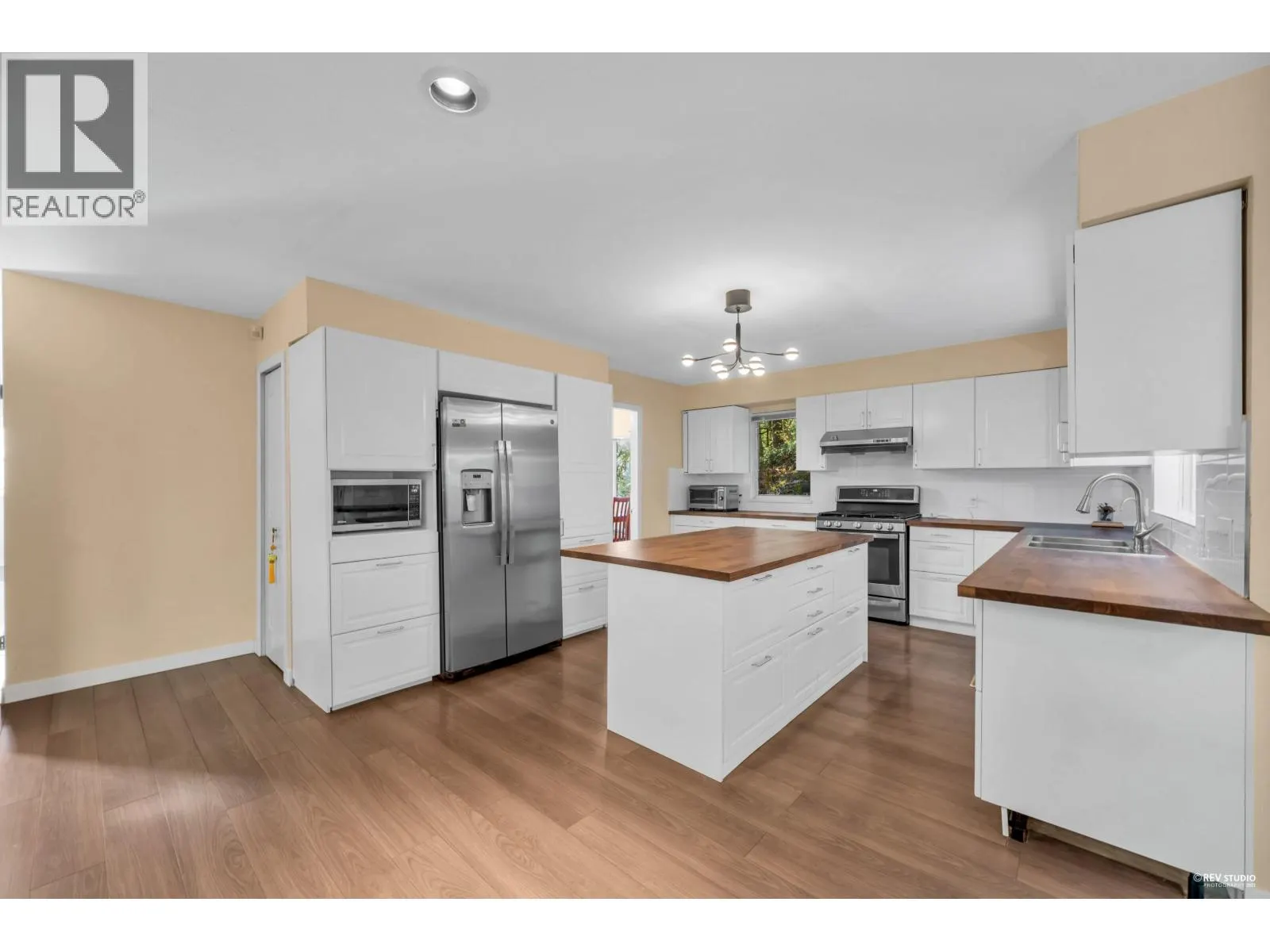2233 MONASHEE COURT