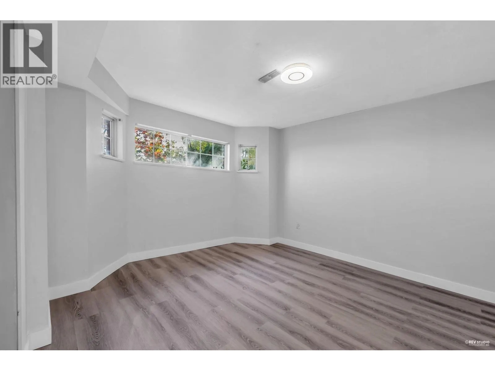 2233 MONASHEE COURT