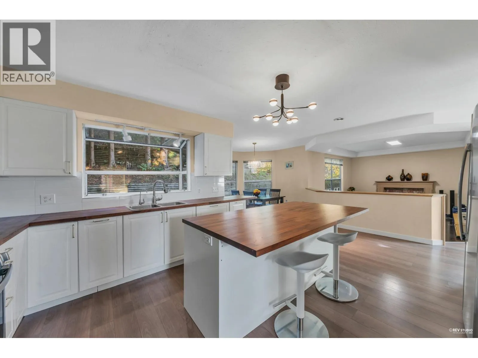 2233 MONASHEE COURT