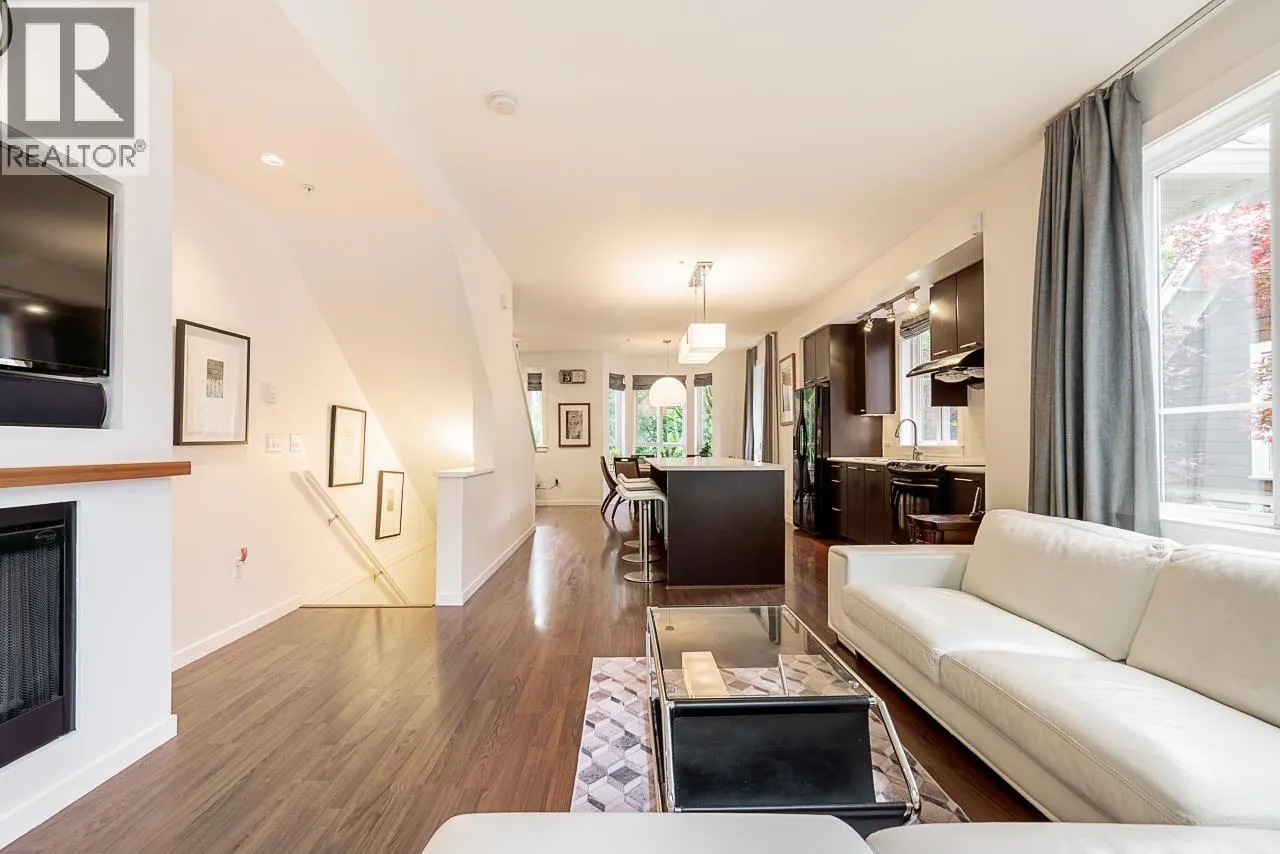 8 2418 AVON PLACE
