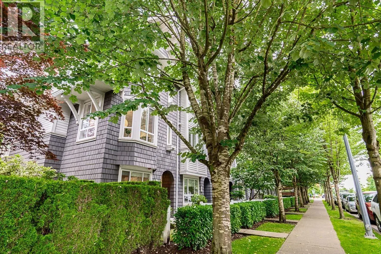 8 2418 AVON PLACE
