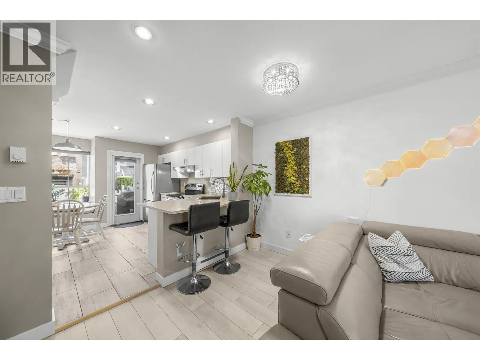 7403 MAGNOLIA TERRACE