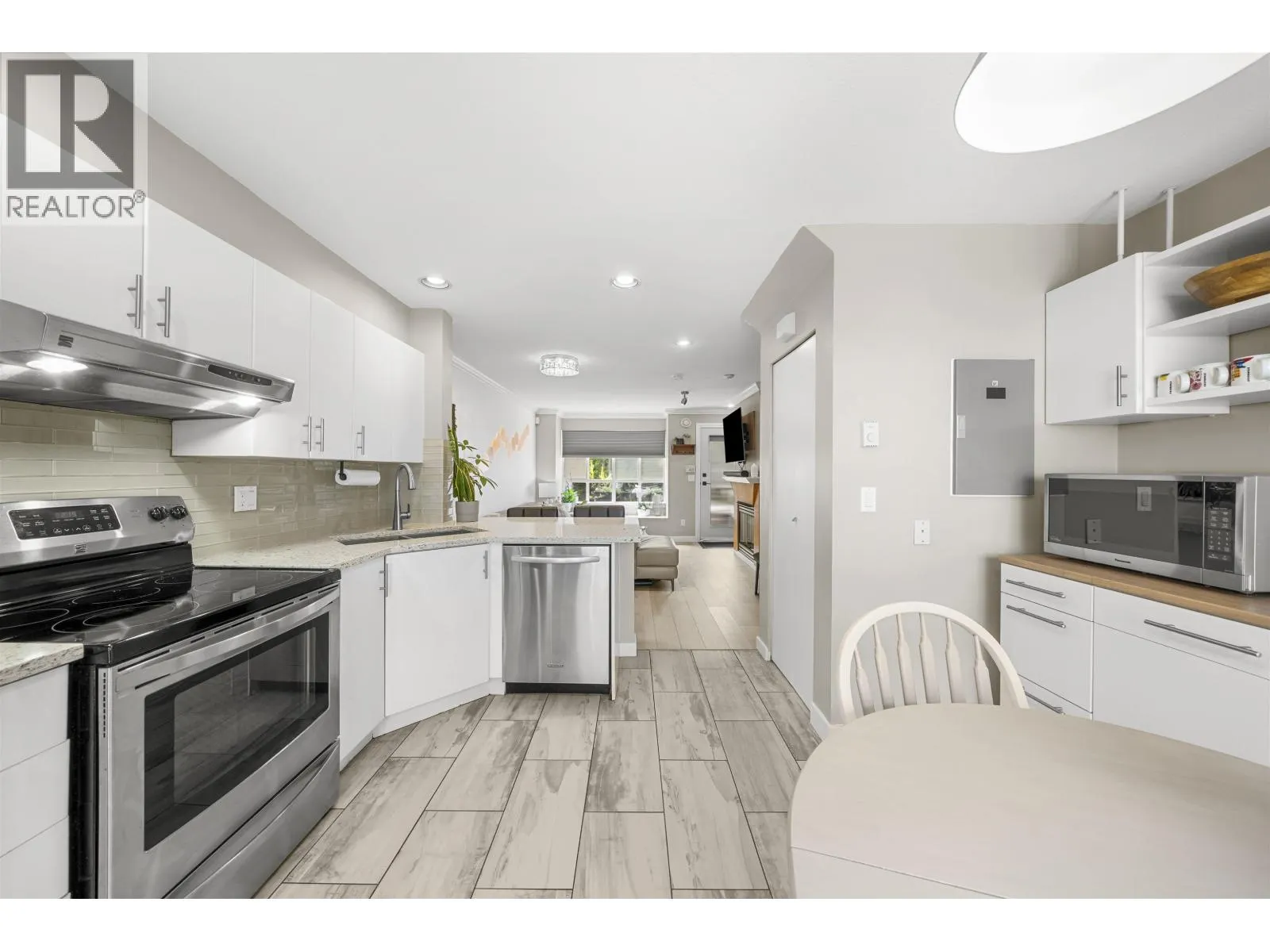 7403 MAGNOLIA TERRACE