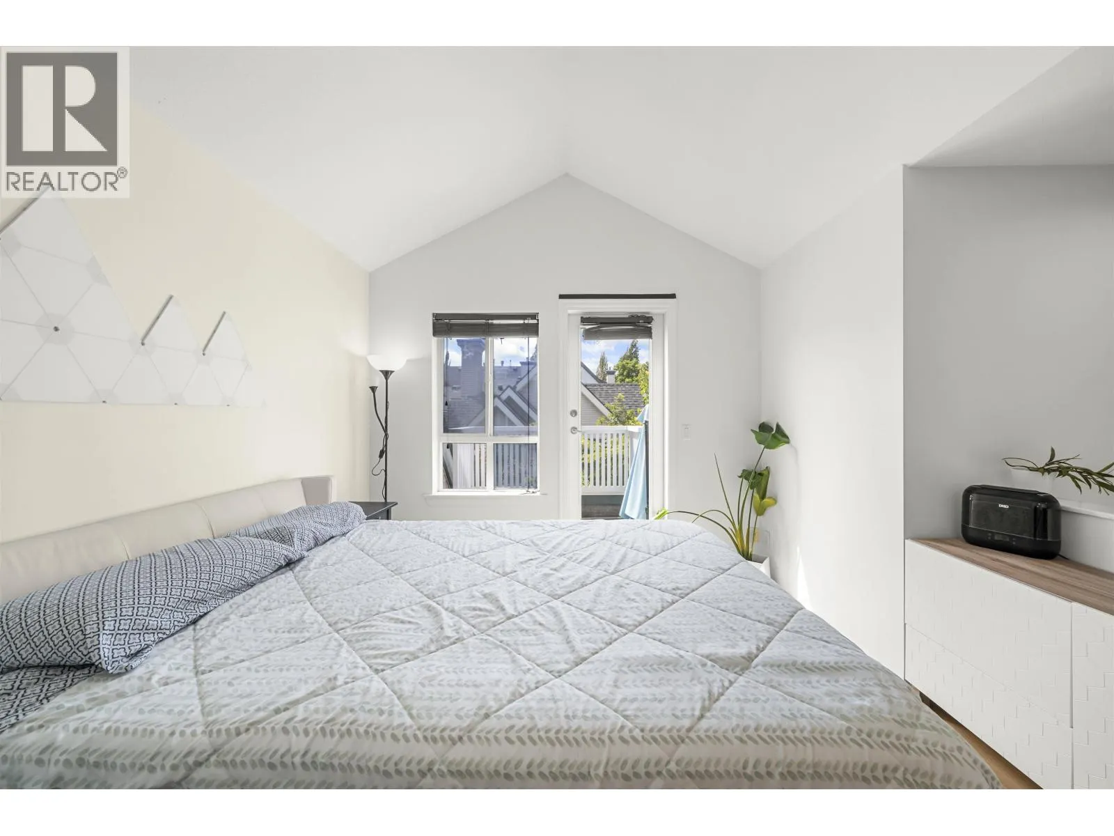 7403 MAGNOLIA TERRACE