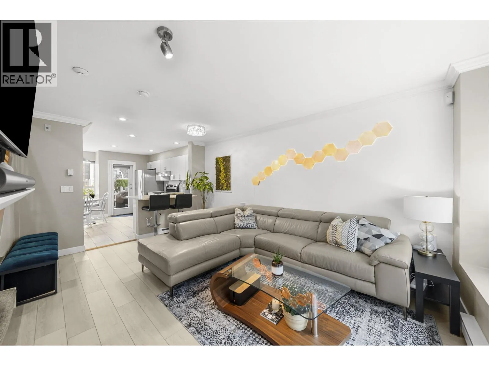 7403 MAGNOLIA TERRACE
