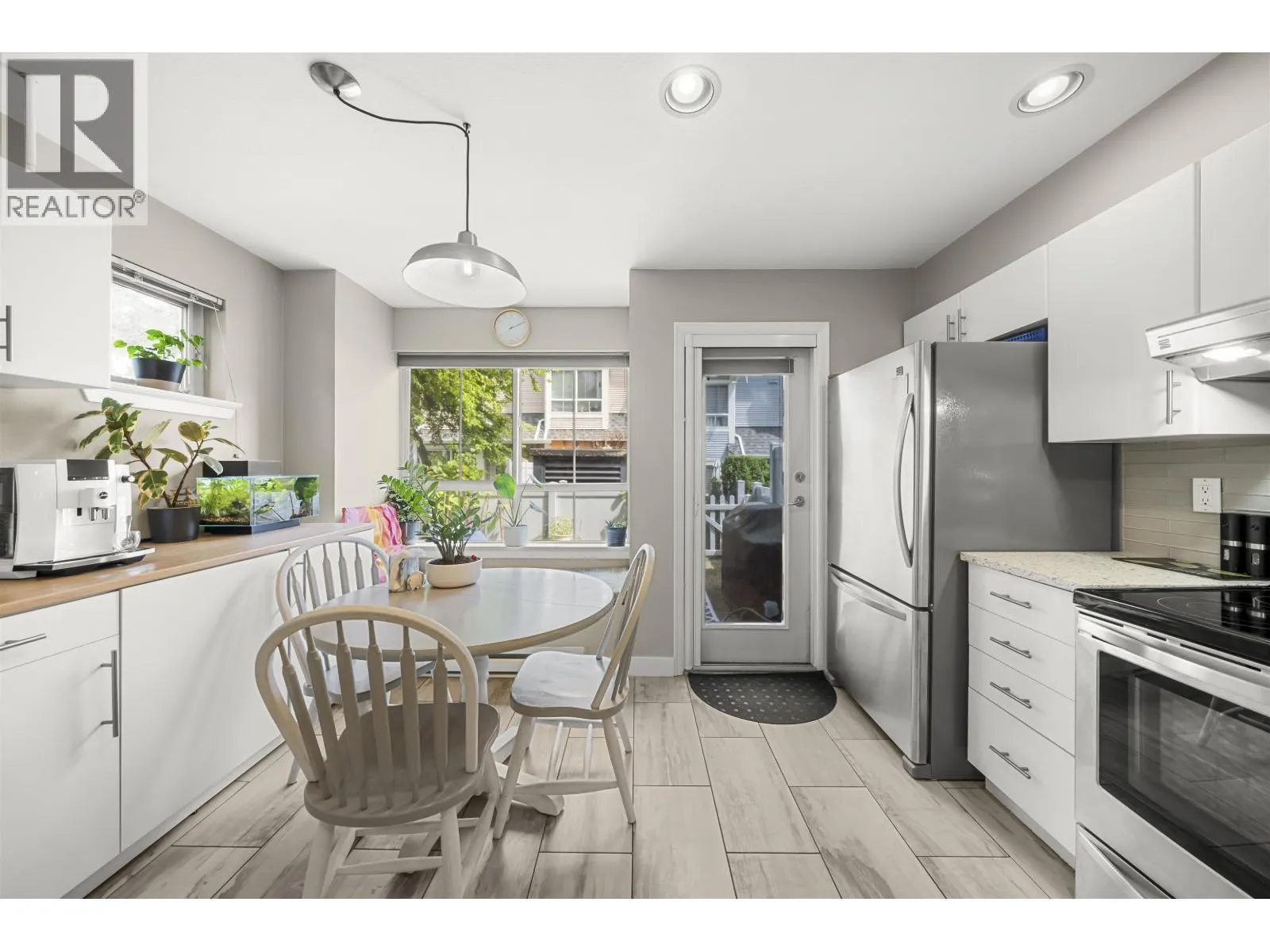 7403 MAGNOLIA TERRACE